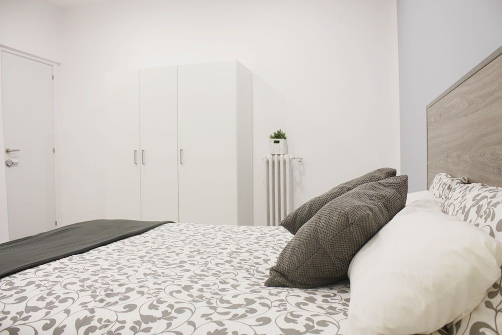 Large and beautiful room in Núñez de Balboa Street