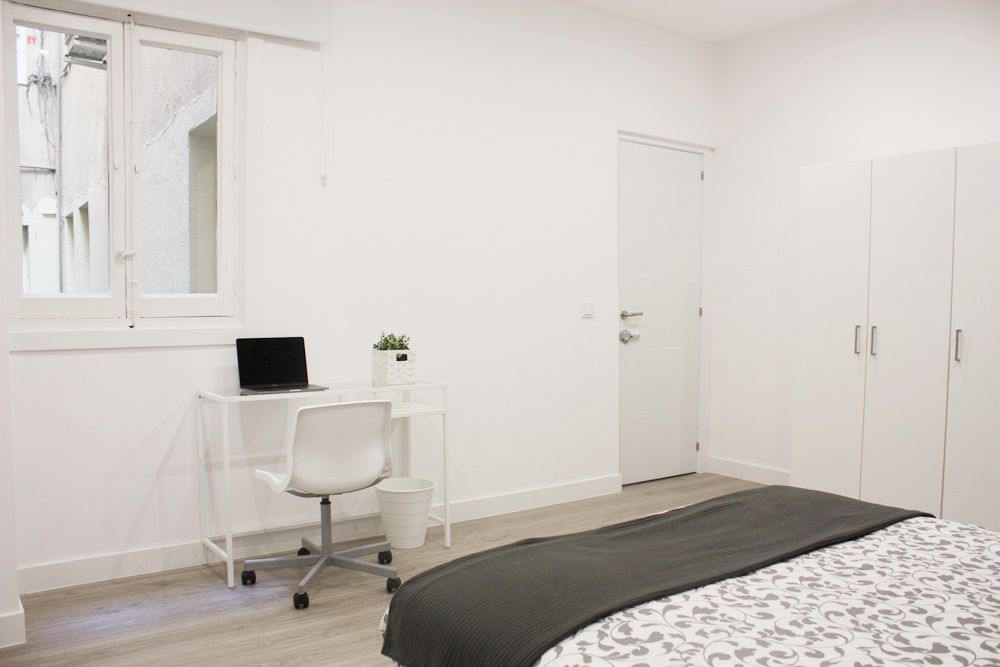 Large and beautiful room in Núñez de Balboa Street