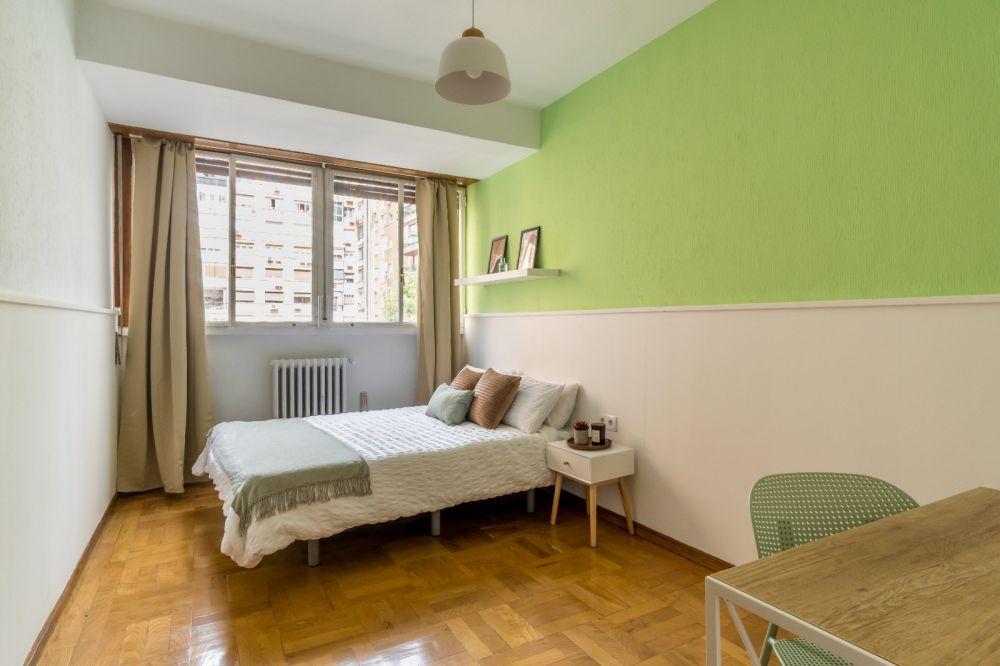 Cozy and&nbsp;luminous room in the north of Madrid