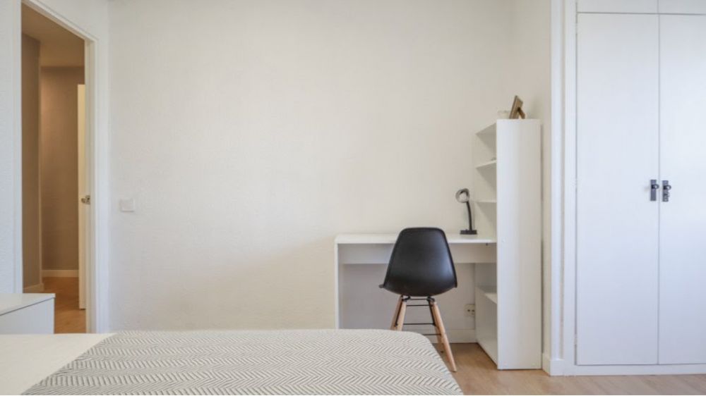 Gorgeous and wide room in Madrid