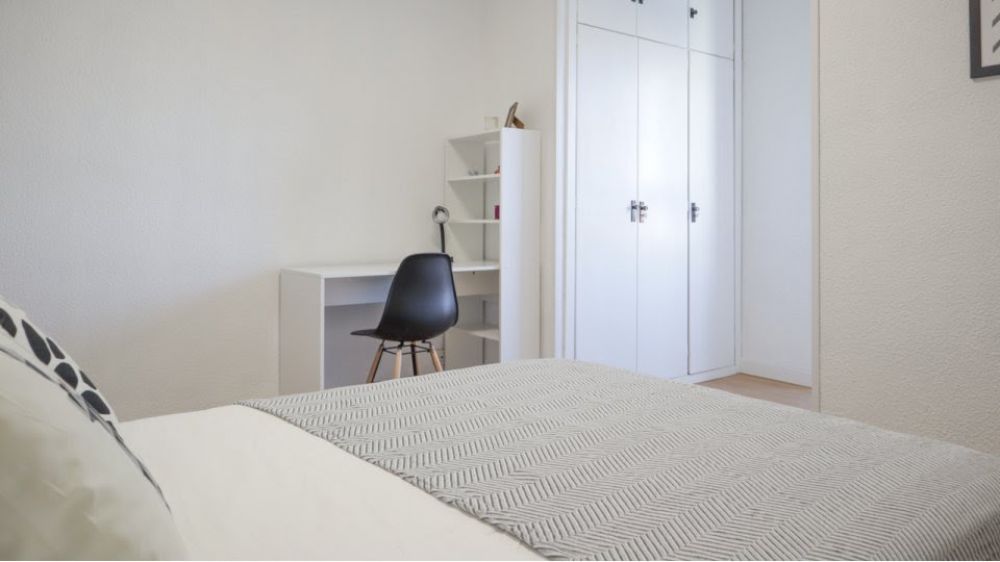 Gorgeous and wide room in Madrid