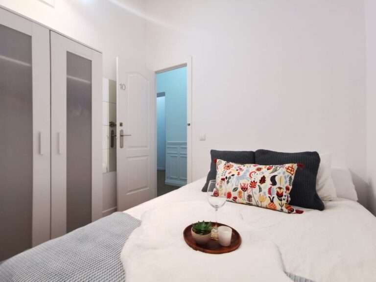 Charming double room in Madrid