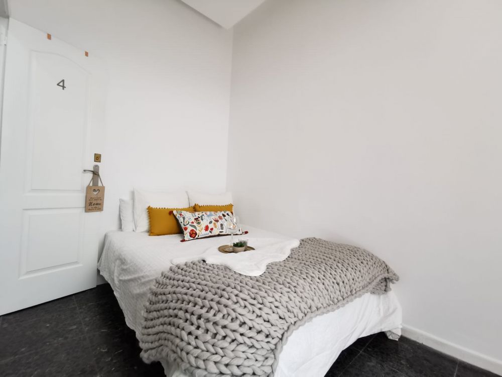 Room with balcony in Callao
