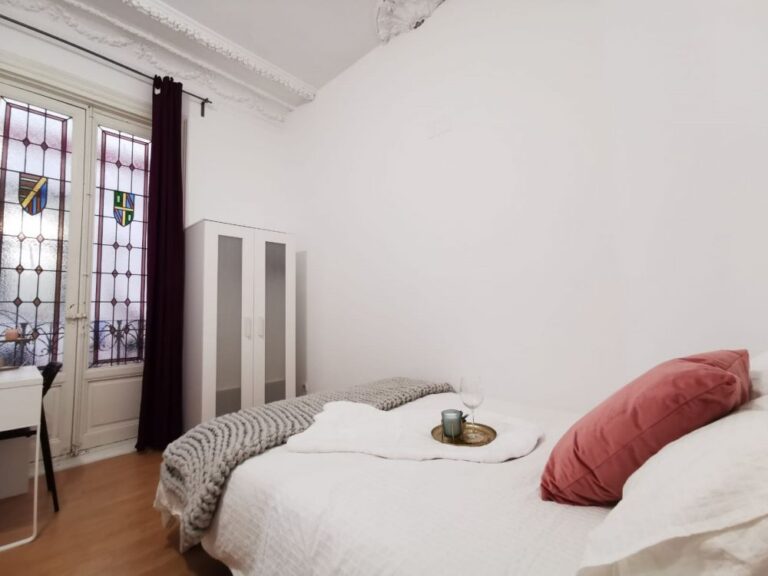Comfortable room on Preciados Street