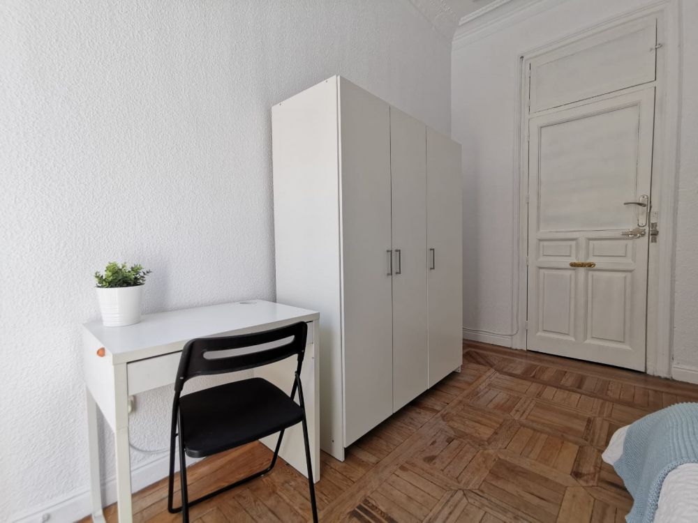 Beautiful room in Preciados, Madrid