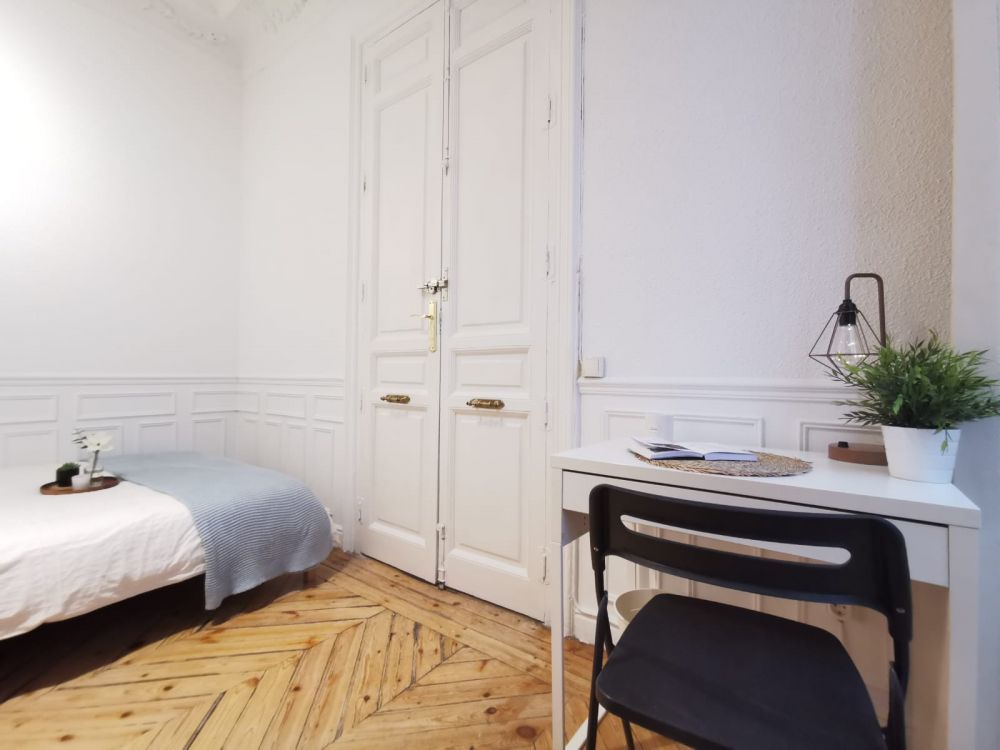 Fully furnished room in Madrid