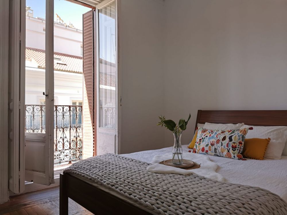 Bright room in Preciados Street