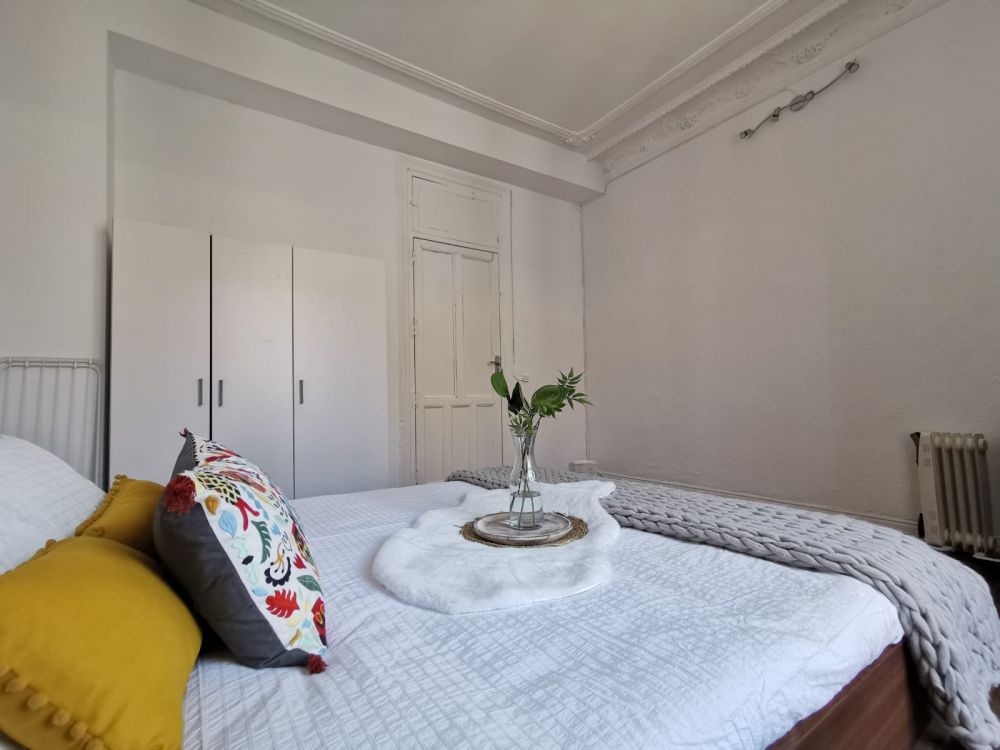 Bright room in Preciados Street