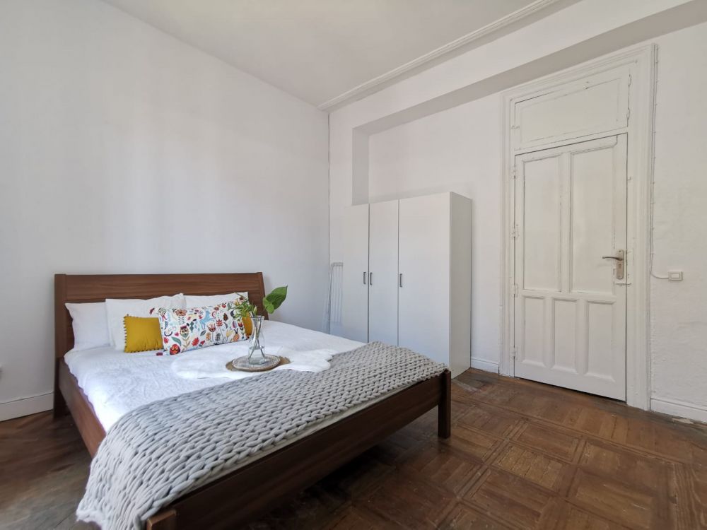 Bright room in Preciados Street