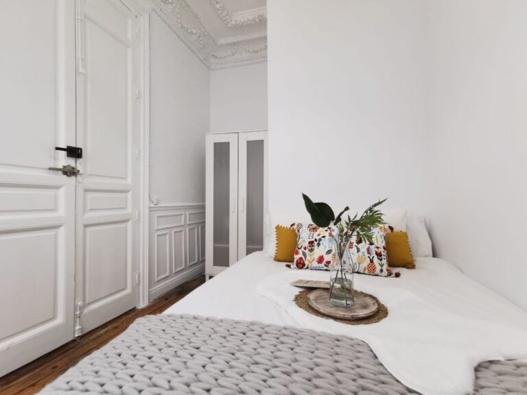 Ideal room located in Preciados