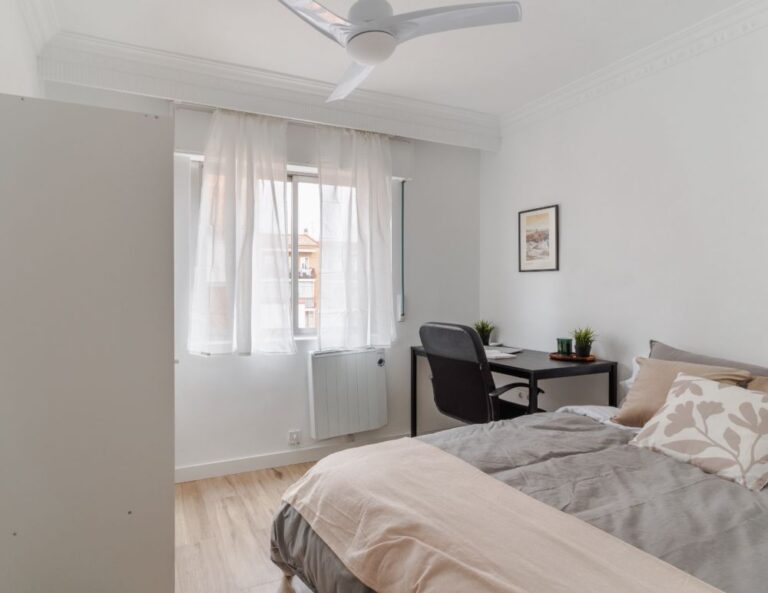 Marvelous&nbsp;room on Calle Paseo de Moreras