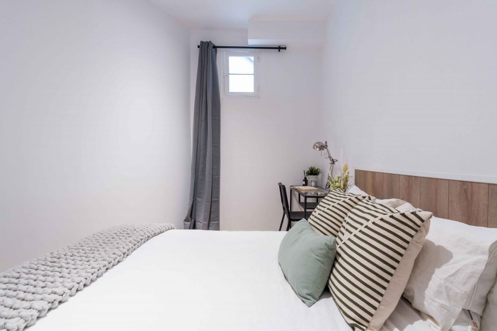 Fantastic room at Plaza de la Marina Española