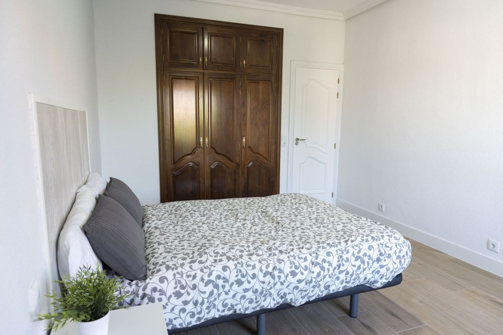 Cozy room in Paseo de los Pontones street