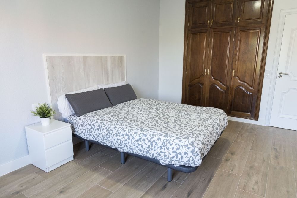 Cozy room in Paseo de los Pontones street