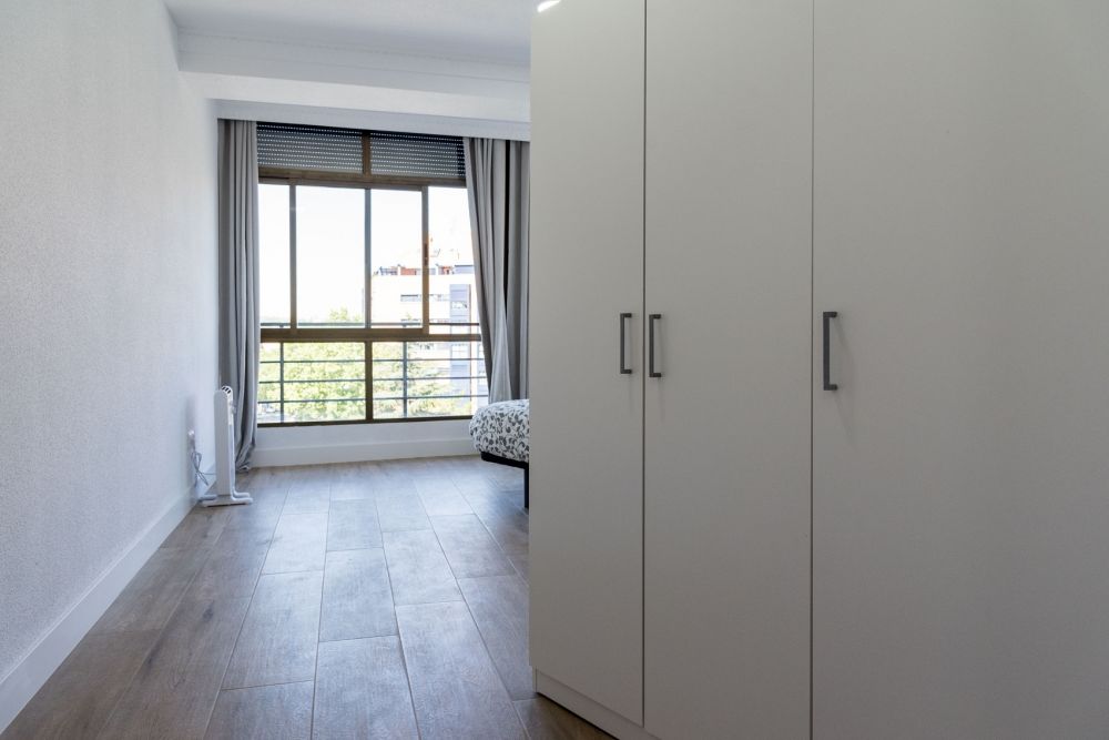 Large and bright room in Paseo de los Pontones