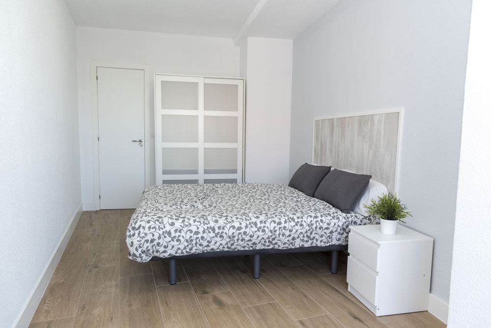 Modern room in Madrid, Paseo de los Pontones Street