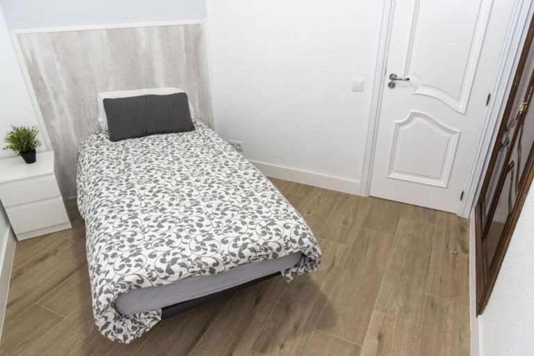 Cozy room in Paseo de los Pontones