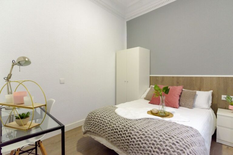 Cozy room in Plaza de Santa Ana
