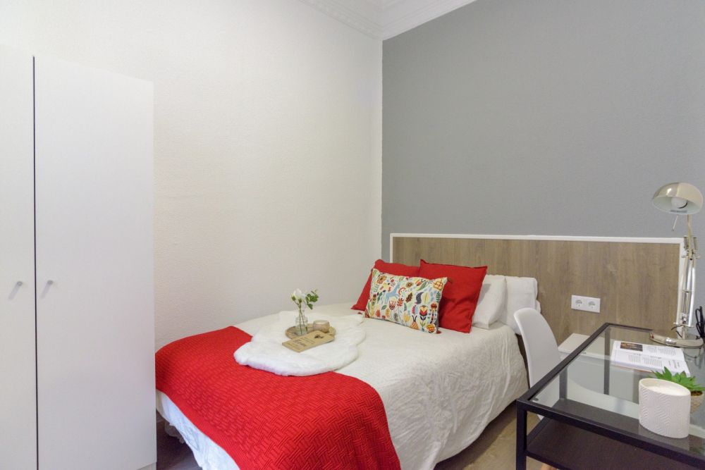 Nice room in Plaza de Santa Ana
