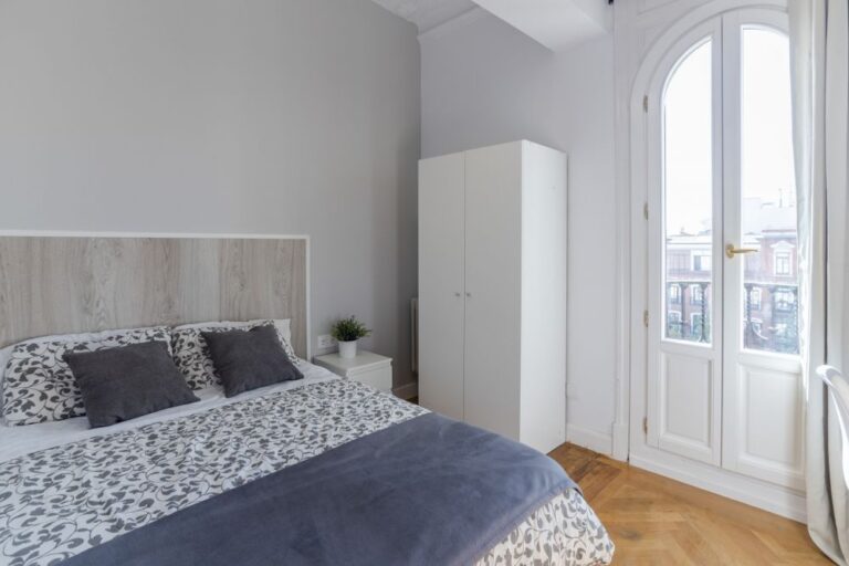 Perfect room in Plaza de Santa Ana