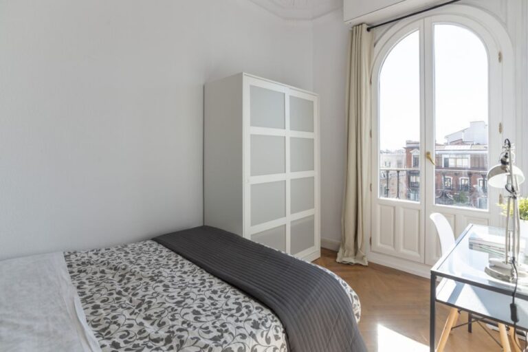 Private room in Plaza de Santa Ana
