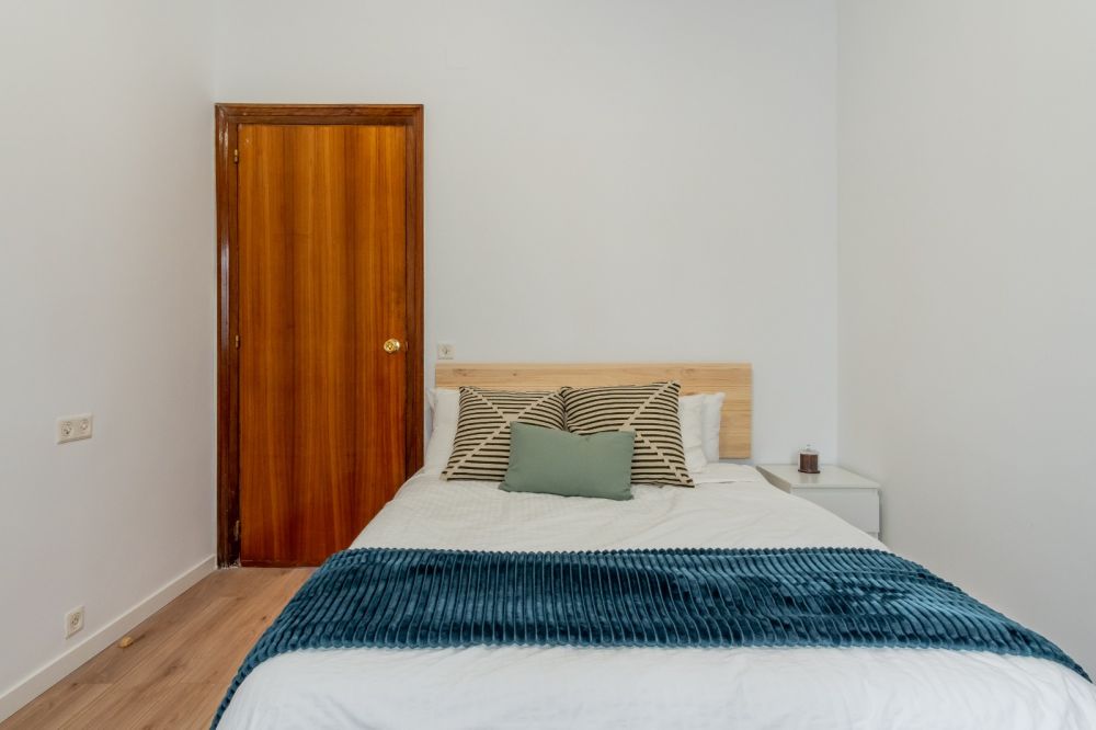 Large room in calle Quintana