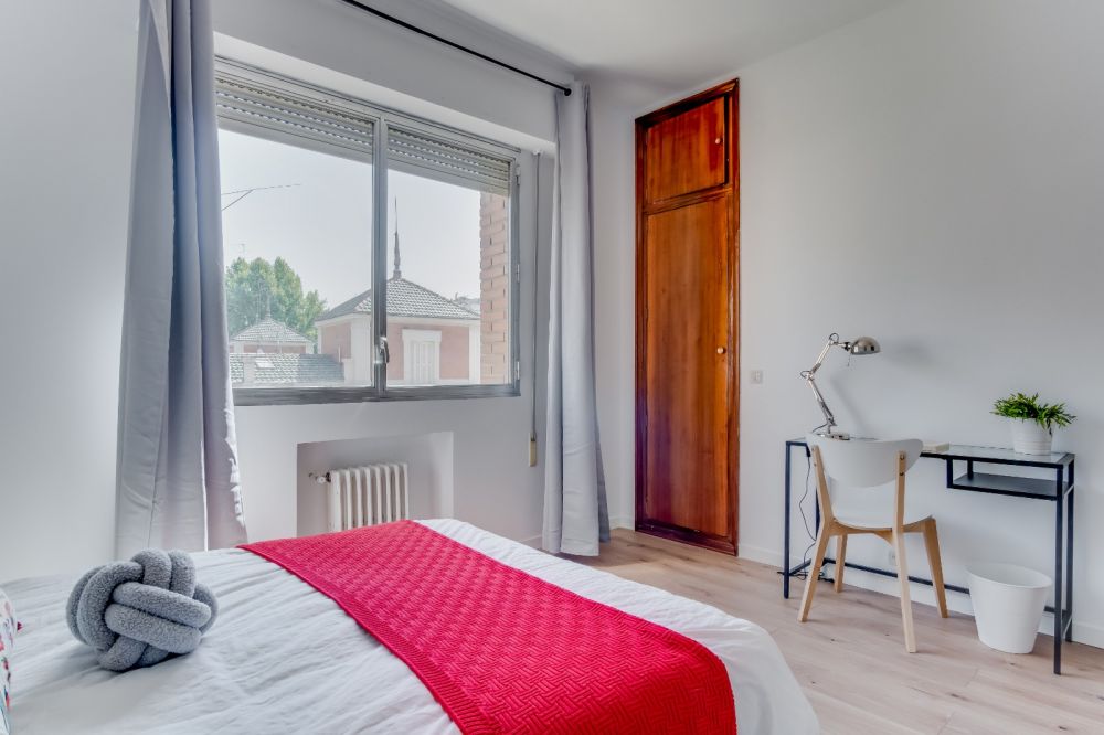 Espaciosa habitación doble en calle Quintana