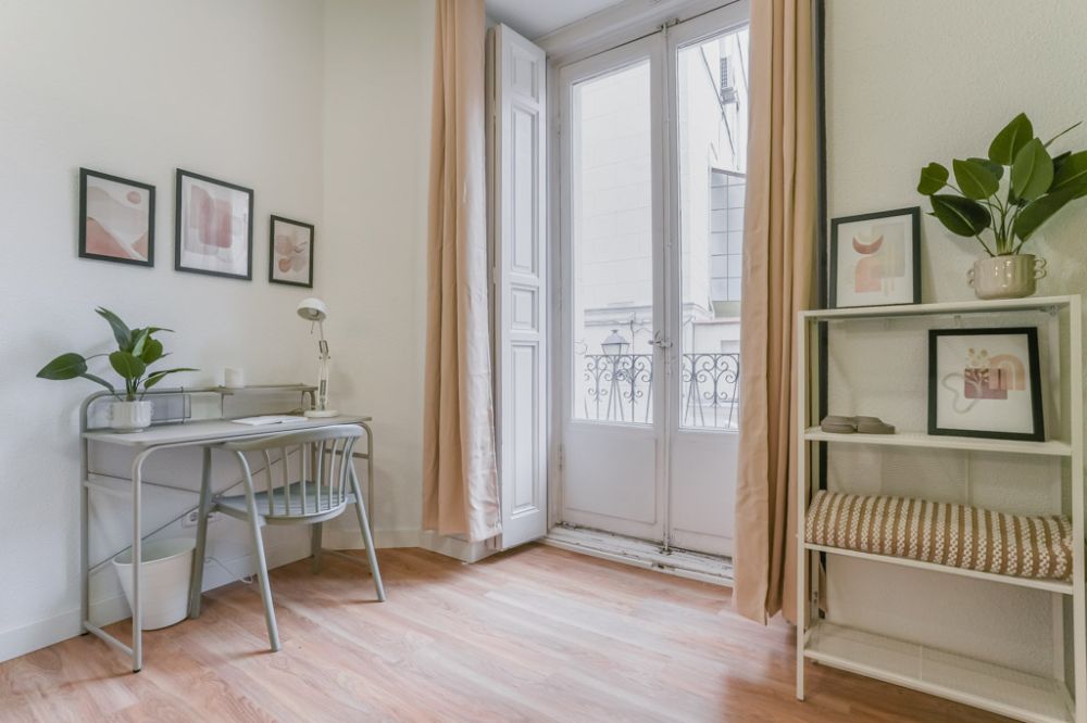 Spacious room on Calle Redondilla