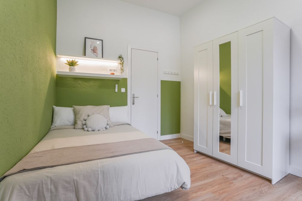 Spacious room on Calle Redondilla
