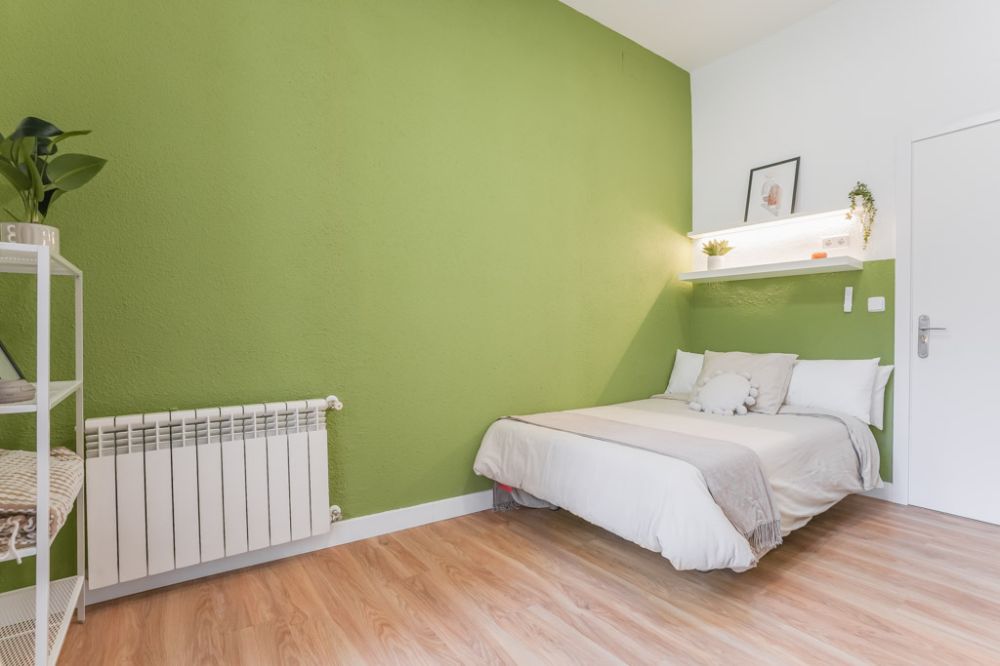 Spacious room on Calle Redondilla