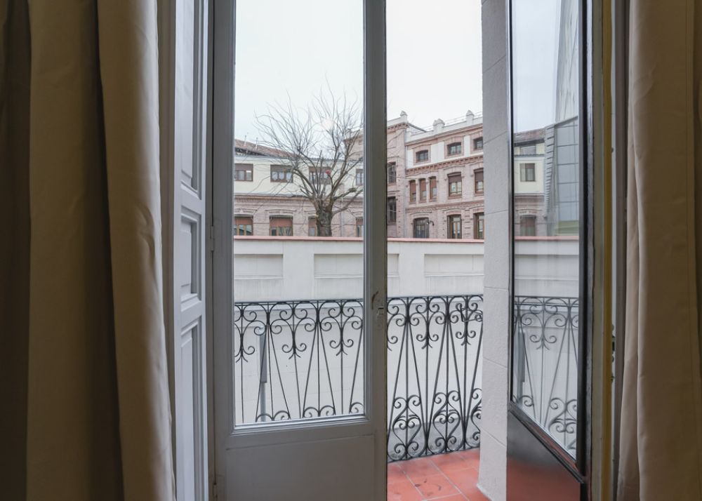 Spacious room on Calle Redondilla