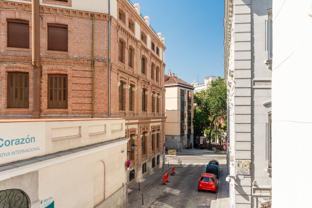 Room with two balconies in Redondilla Street