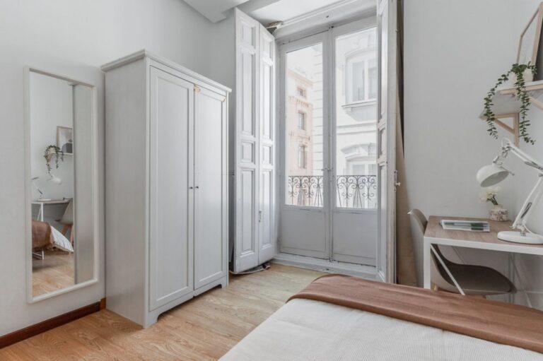 Bright room in Redondilla Street
