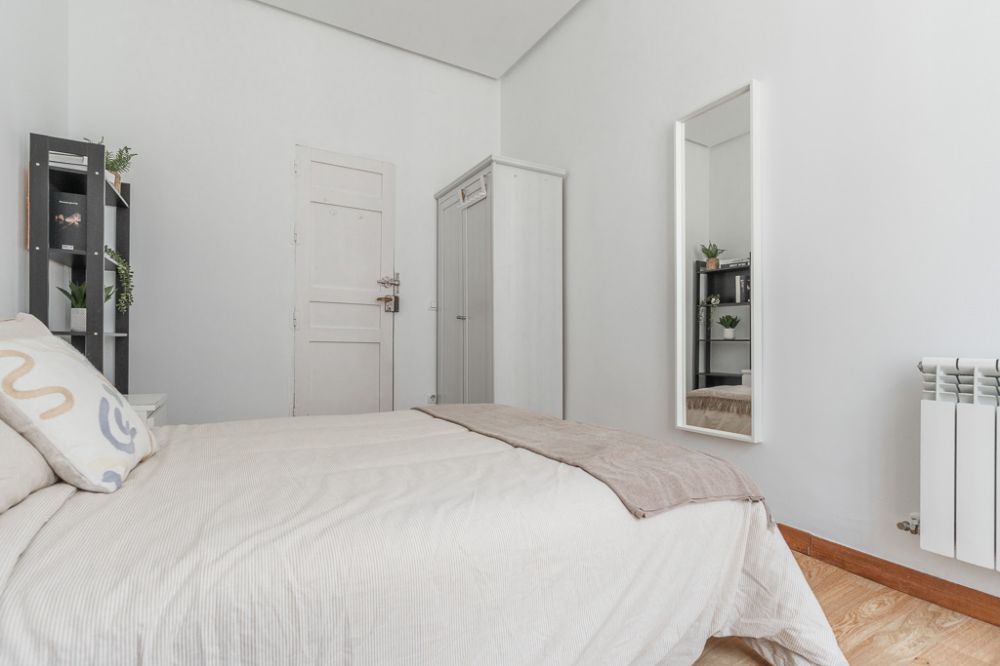 Beautiful room in Redondilla Street
