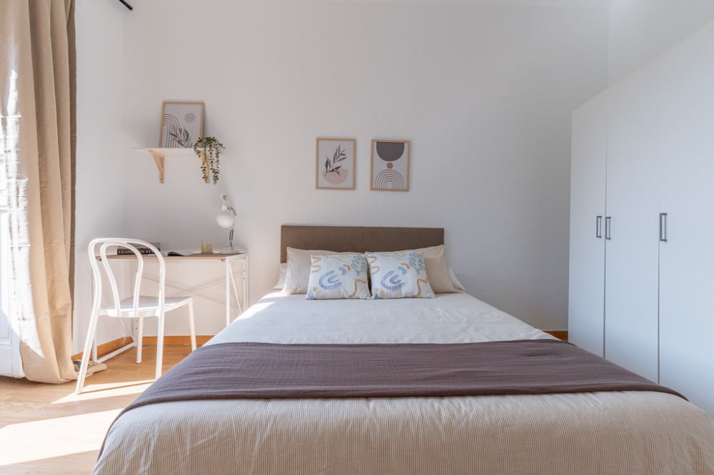 Very bright room in Redondilla Street