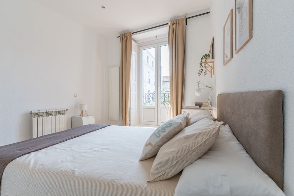 Very bright room in Redondilla Street