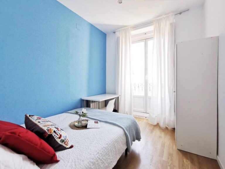Comfortable room in Redondilla Street