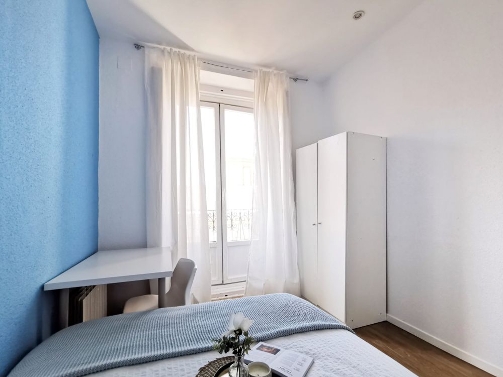 Comfortable room in Redondilla Street