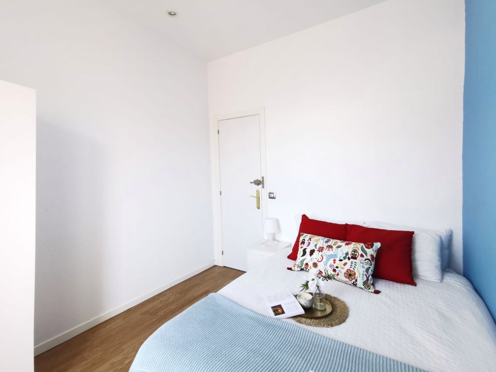 Comfortable room in Redondilla Street