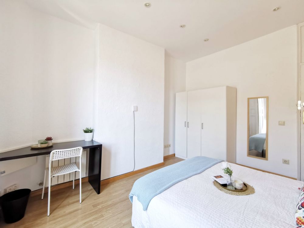 Bright room in Redondilla Street