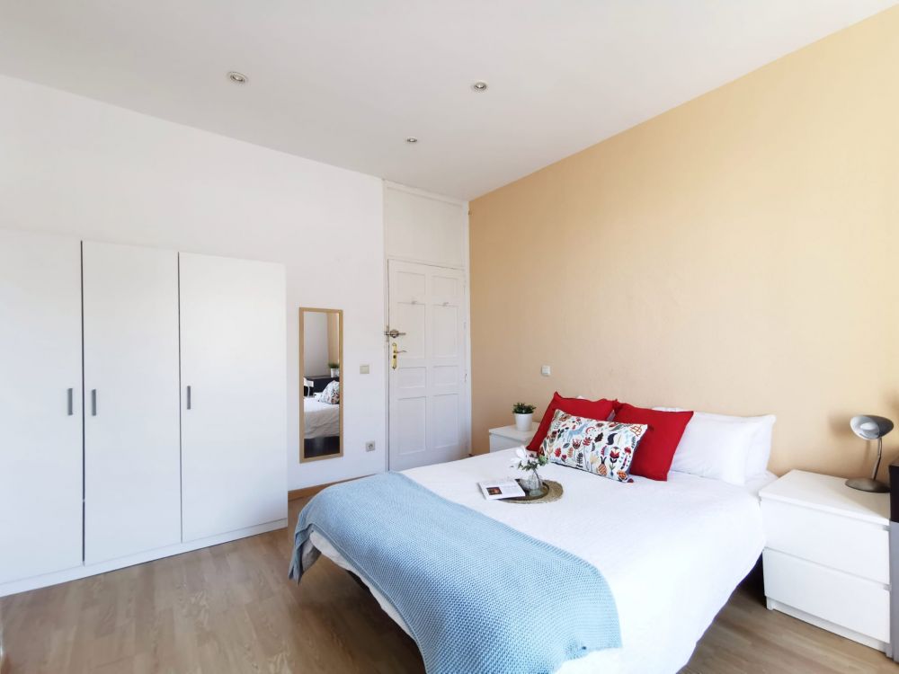 Bright room in Redondilla Street