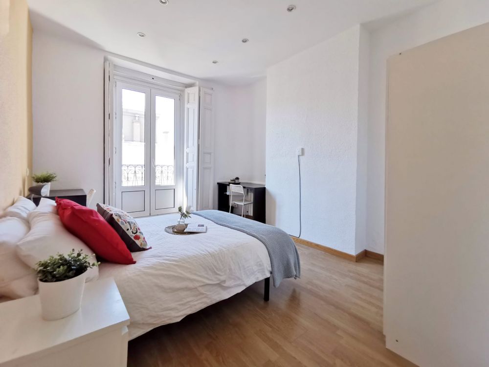 Bright room in Redondilla Street
