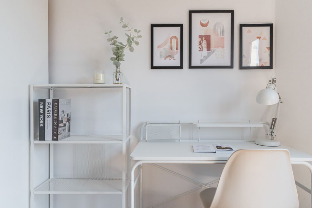Room with balcony in Redondilla Street