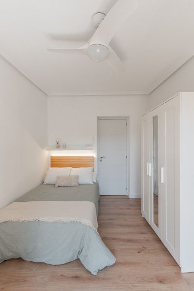 Room with balcony in Redondilla Street