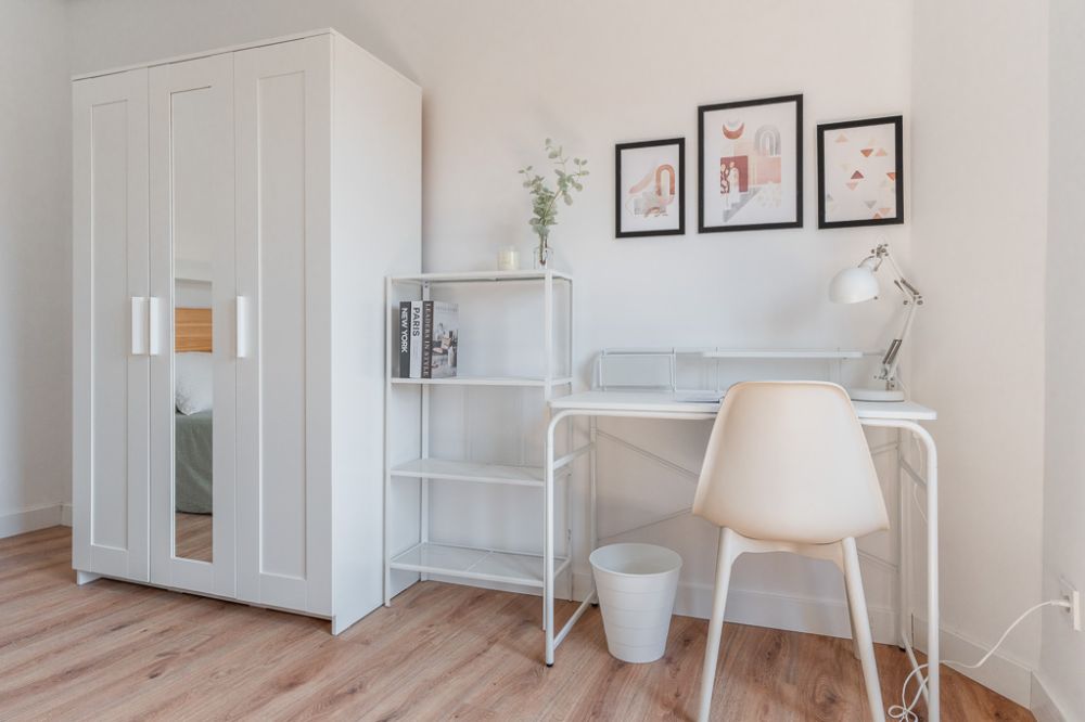 Room with balcony in Redondilla Street
