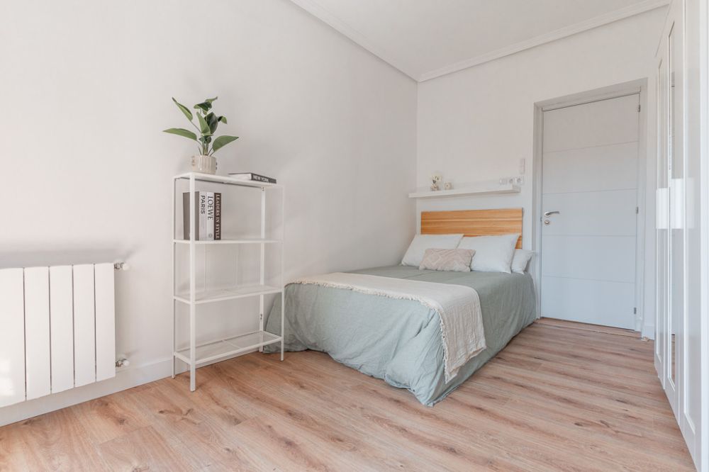 Room with balcony in Redondilla Street