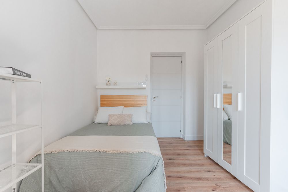 Room with balcony in Redondilla Street