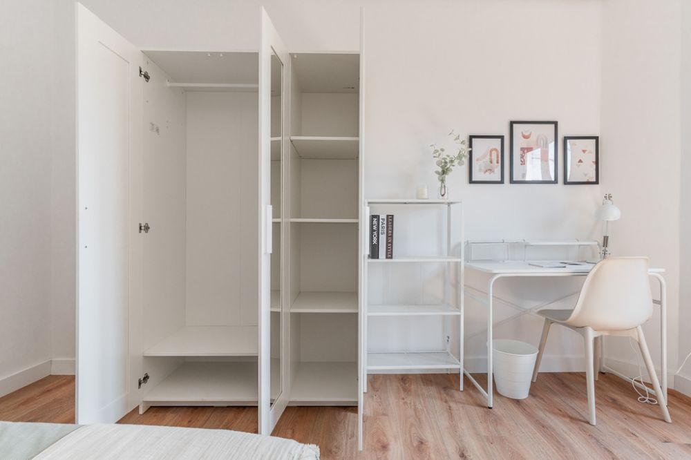 Room with balcony in Redondilla Street