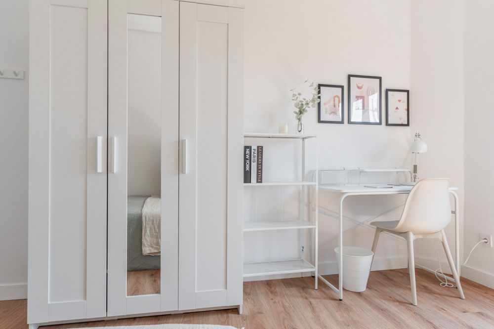 Room with balcony in Redondilla Street
