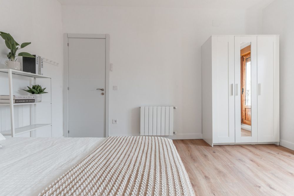 Spacious, bright room with double bed in central Madrid